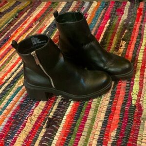 Black zip up ankle boots, size 7.5